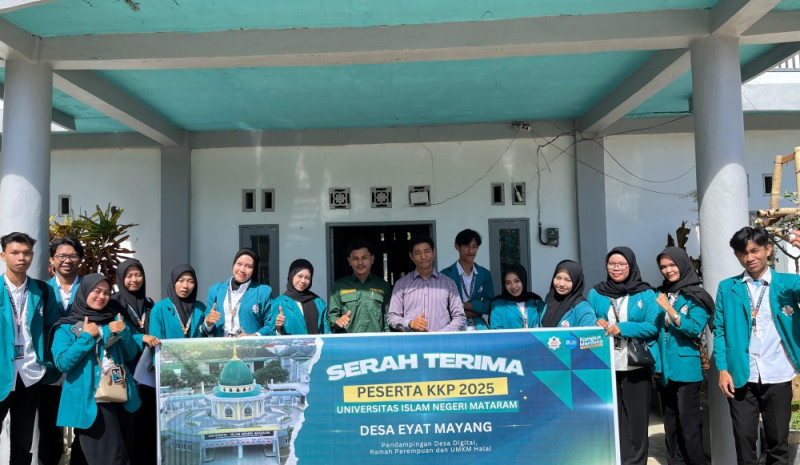 Serah Terima Mahasiswa KKP UIN Mataram Tahun 2025 di Desa Eyat Mayang