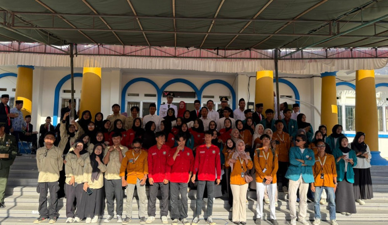 UPACARA BENDERA HUT RI KE-80 DI KECAMATAN LEMBAR BERJALAN KHIDMAT DAN SUKSES